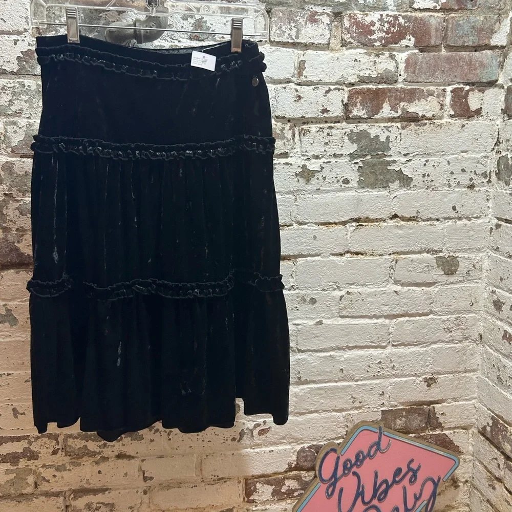 NEW DKNY Jeans black velvet ruffled skirt, size small. New with tag! - Picture 3 of 8
